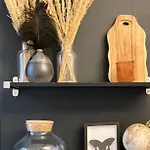 Madame Reve, L'esquermoise Apartament