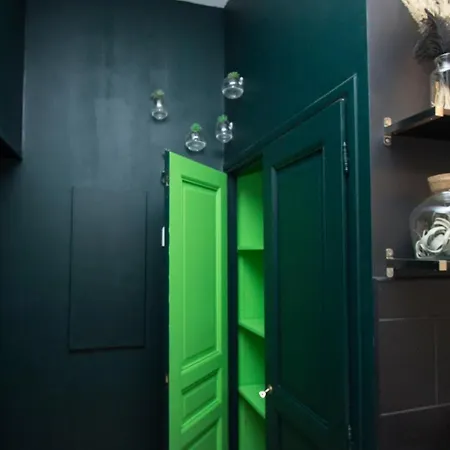 Madame Reve, L'esquermoise דירה ליל