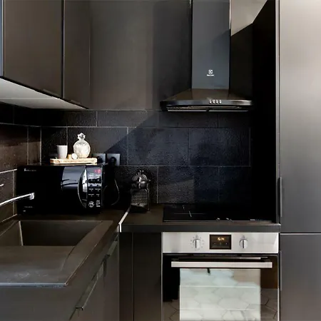 Madame Reve, L'esquermoise شقة ليل