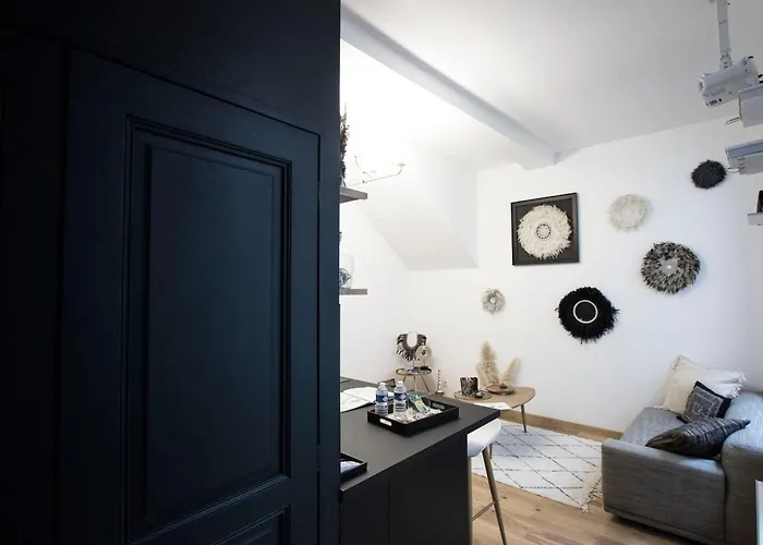 Apartamento Madame Reve, L'esquermoise Lila