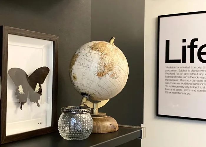 Madame Reve, L'esquermoise Apartamento